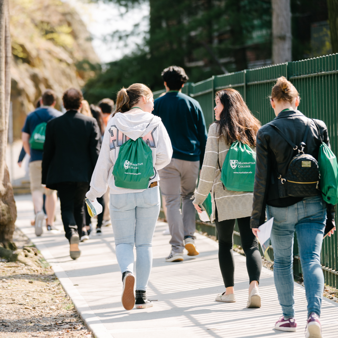 manhattan college students walking in manhattan